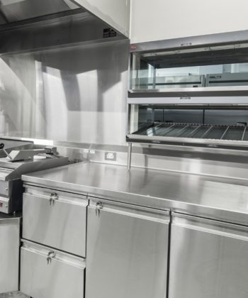 Réalisation Stockresto Inox Maroc - Table - Meuble - Cuisson - Equipement - 6-Cuisine commerciale en acier inoxydable